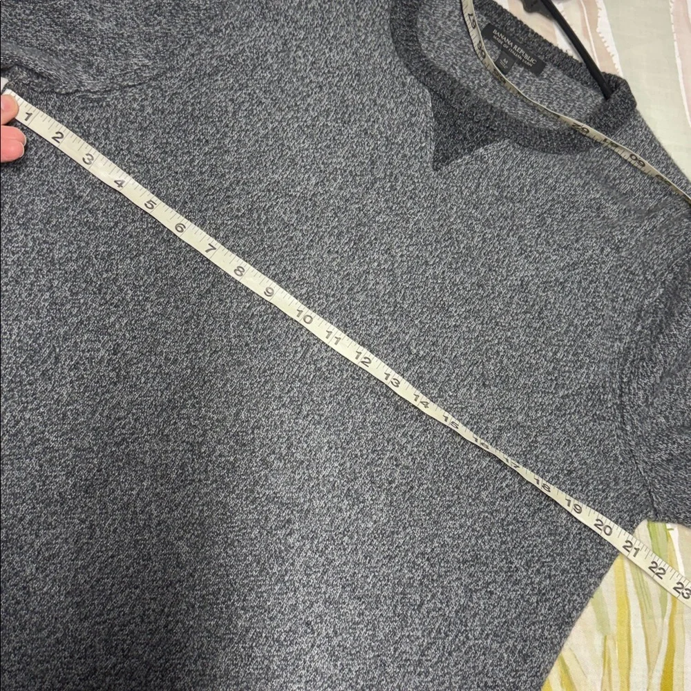 Banana Republic Men's Charcoal gray wool blend Crewneck Sweater medium